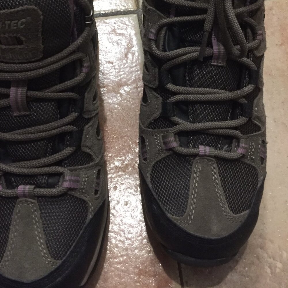 Stylish Lace-Up Boots in Black and Gray
